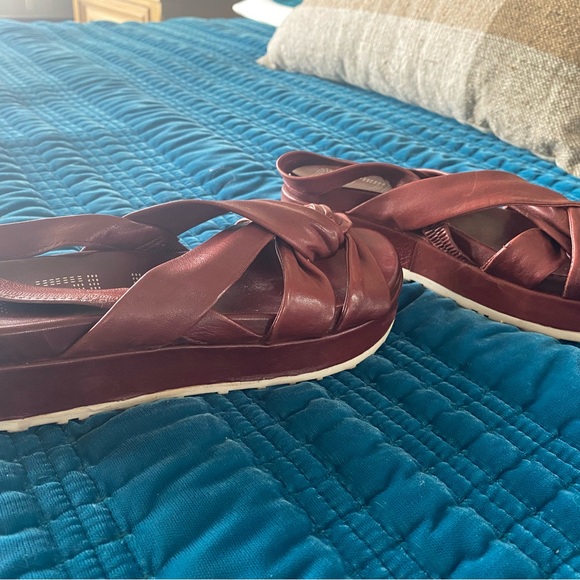 Low platform sandals - Picture 3 of 4